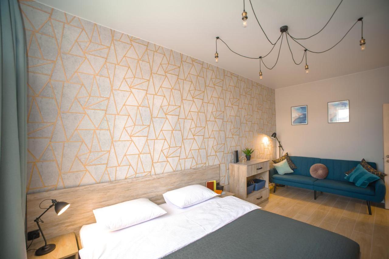 3 Bedroom, 2 Bathroom Apartment Near Forum Lviv Exterior photo